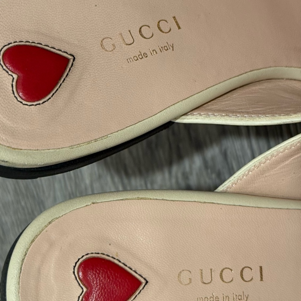 Gucci Beige Loafers with Strawberry Design - Picture 3 of 8